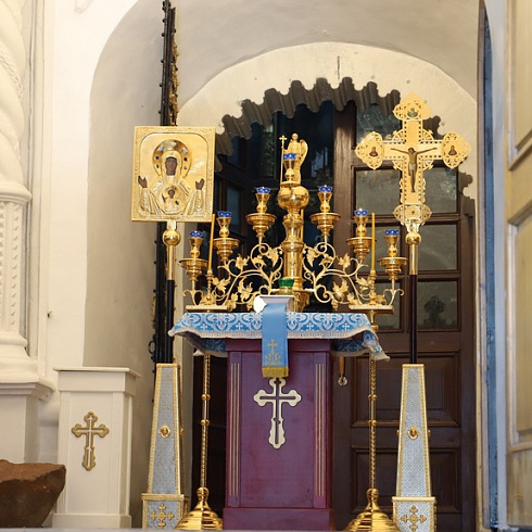 Богослужения на прихрамовой территории Троицкого собора возобновятся с 21 мая