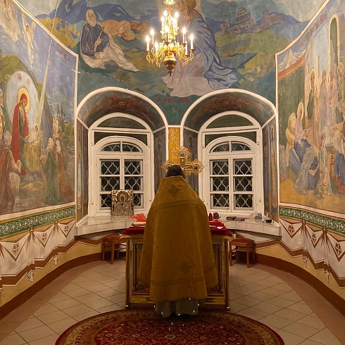 Ночная литургия прошла в Троицком соборе в ночь с пятницы на субботу