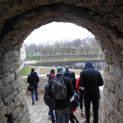 Студенты из Дно посетили исторические места маршрута «Три крепости»