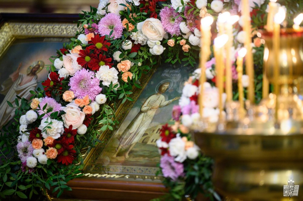 В день памяти блаженного Николая Псковского митрополит Арсений совершил Божественную Литургию в Свято-Троицком кафедральном соборе