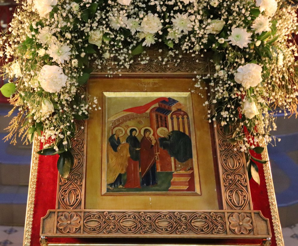 15 февраля, в праздник Сретения Господа нашего Иисуса Христа, в Троицком соборе было совершено две Божественных литургии