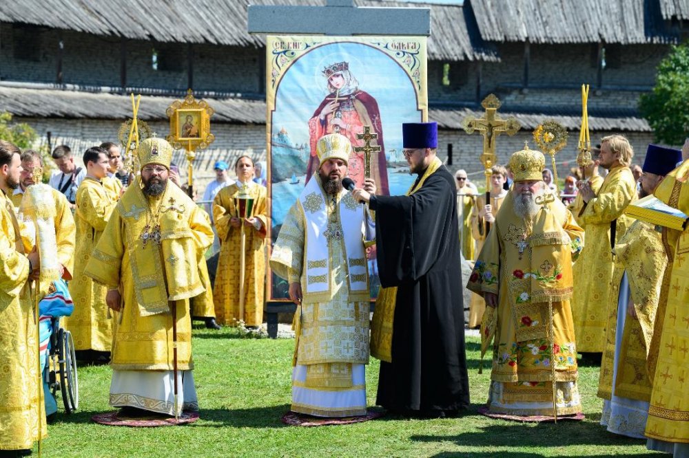 Праздничные торжества прошли в день памяти святой равноапостольной княгини Ольги в Свято-Троицком кафедральном соборе