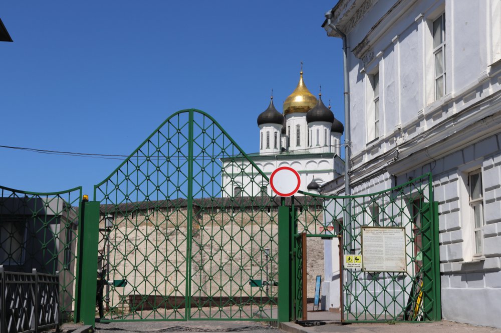 Посещение Троицкого собора Псковского Кремля разрешили псковичам