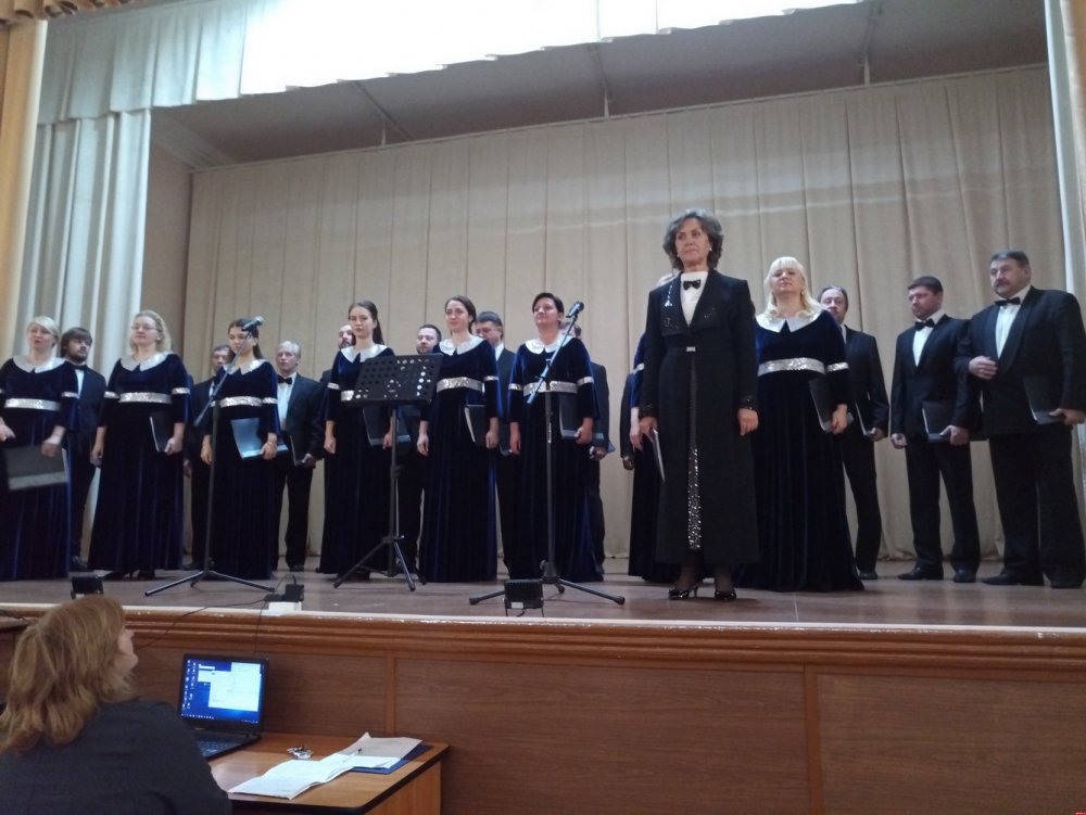 Хор Троицкого собора выступил с благотворительными концертами в Карамышево и «Хилово»