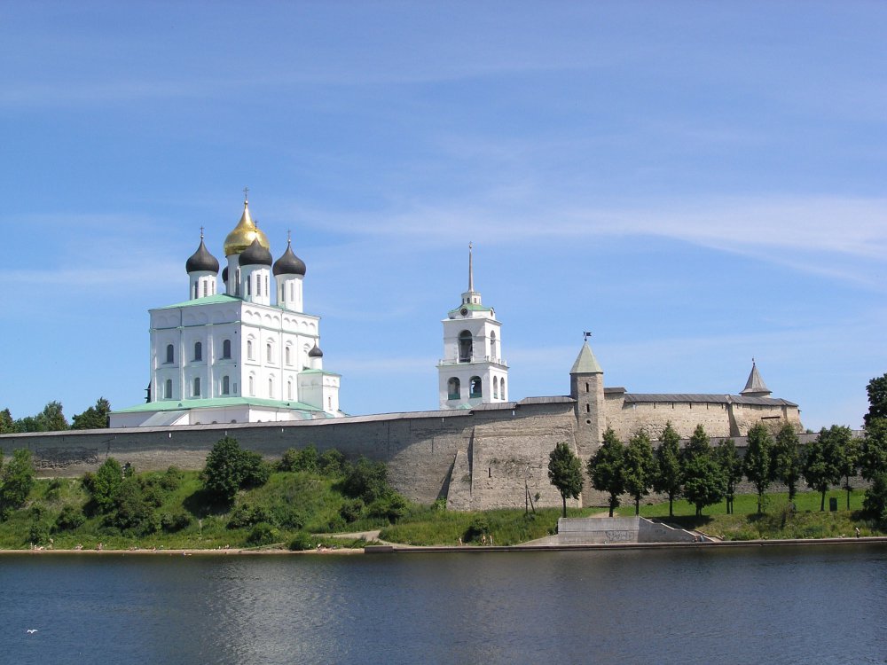 Жители смогут посещать храмы Псковской епархии во внебогослужебное время с 25 мая