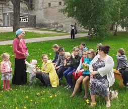 Очередное занятие Воскресной школы Троицкого собора прошло на территории Кремля