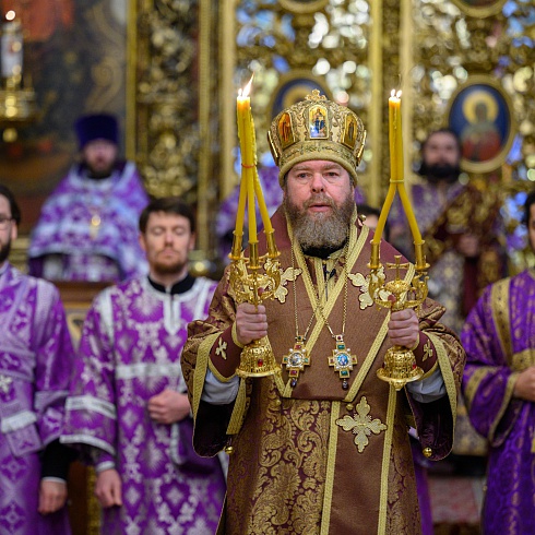 Праздник Воздвижения Животворящего Креста Господня в Троицком соборе Псковского кремля