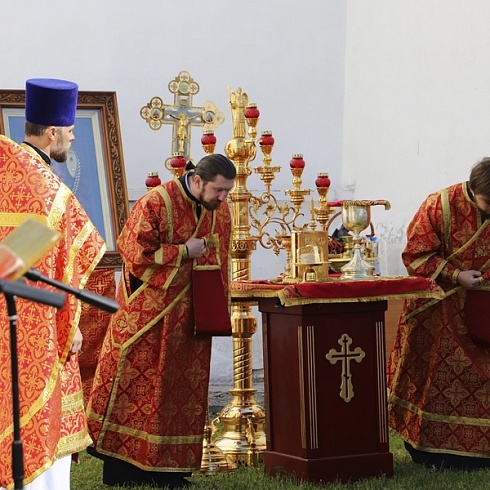 В день Отдания Пасхи Божественная литургия прошла у стен Троицкого собора