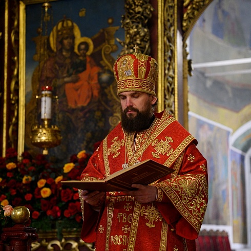 В праздник Светлого Христова Воскресения митрополит Арсений совершил Пасхальное богослужение