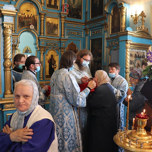 Престольный праздник молитвенно отметили в Троицком соборе Псковского кремля