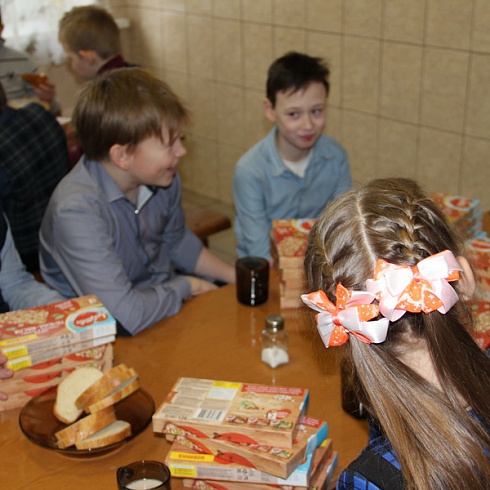 Свято-Троицкий кафедральный собор города Пскова и Фонд продовольствия "Русь" провели очередную совместную благотворительную акцию