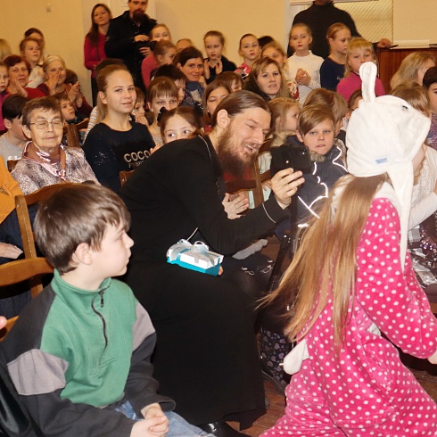 Рождественский праздник для детей прошел вчера в Троицком соборе. ФОТО
