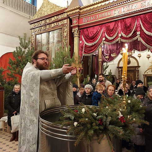 Торжественное богослужение прошло в Троицком соборе Псковского кремля в праздник Богоявления Господня