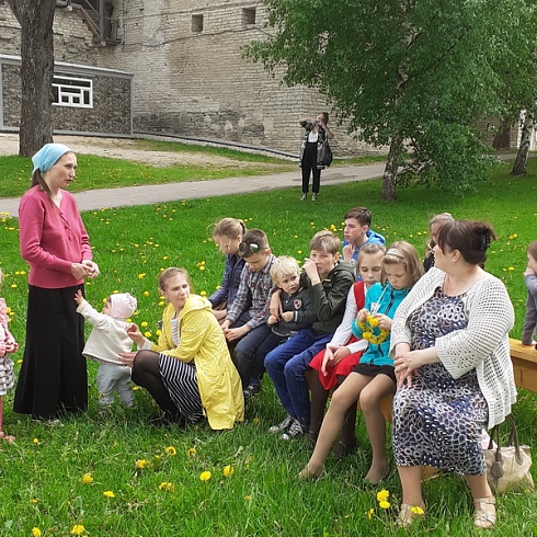 Очередное занятие Воскресной школы Троицкого собора прошло на территории Кремля