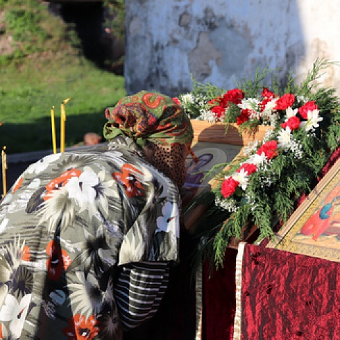 Торжественное богослужение состоялось в день памяти великомученика и целителя Пантелеимона на месте разрушенного  мужского монастыря. ФОТО