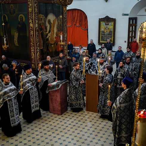 Митрополит Арсений совершил чтение Великого покаянного канона в Свято-Троицком кафедральном соборе