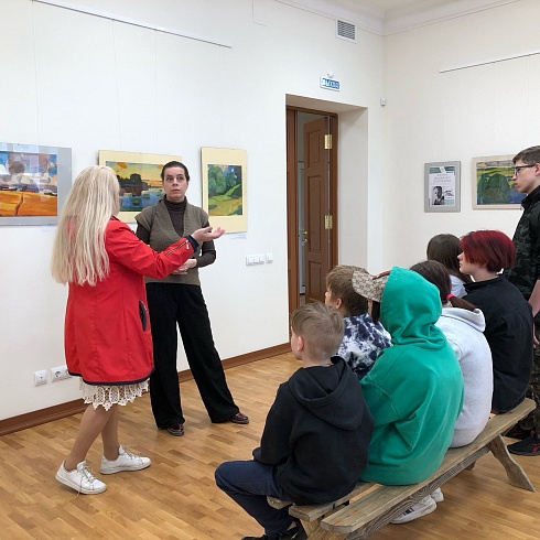 Участники клуба «Историческая среда. Школа Всемирного Наследия» посетили выставку "Мастера Псковского возрождения"