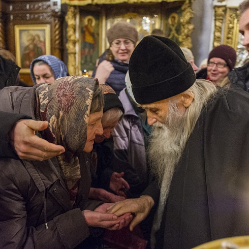26 ноября 2019 г. схиархимандрит Илий посетил Троицкий собор и поклонился его святыням