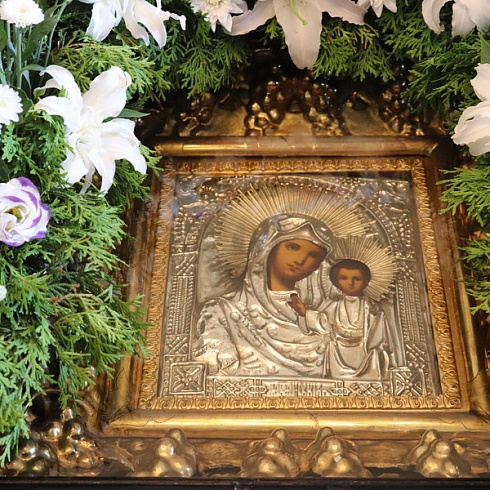 Престольный праздник молитвенно отметили в Троицком соборе Псковского кремля