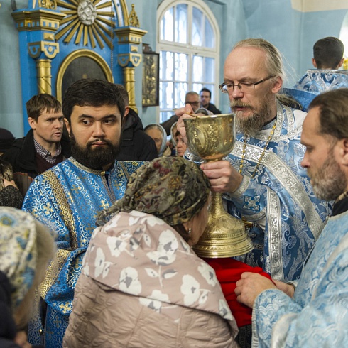 В Троицком соборе молитвенно отметили престольный праздник Казанской иконы Божией Матери