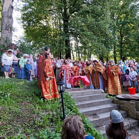Престольное торжество молитвенно отметили на подворье Свято-Троицкого кафедрального собора