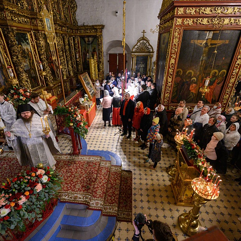 Торжественное богослужение состоялось в Пасхальную ночь в Троицком соборе Псковского кремля