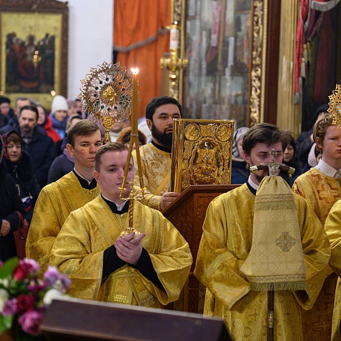 В Прощёное воскресение митрополит Тихон возглавил праздничное богослужение в Троицком соборе Псковского кремля