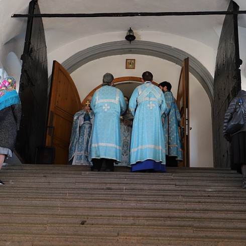 Богослужения на прихрамовой территории Троицкого собора возобновятся с 21 мая