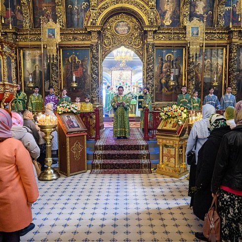 В день празднования Входа Господня в Иерусалим митрополит Арсений совершил Литургию в Свято-Троицком кафедральном соборе города Пскова