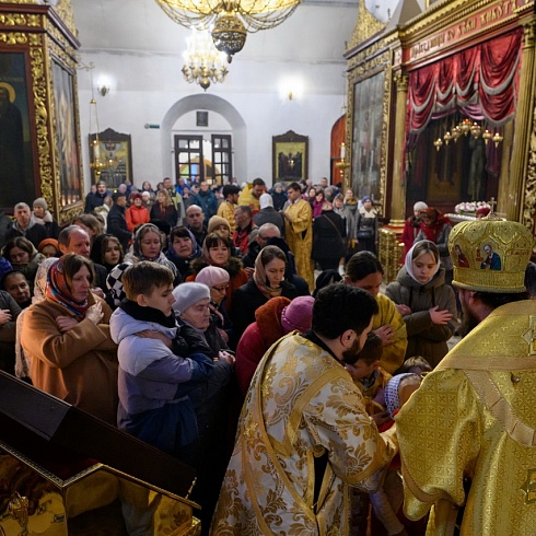 Митрополит Арсений совершил Божественную Литургию в Свято-Троицком кафедральном соборе в Прощеное воскресение