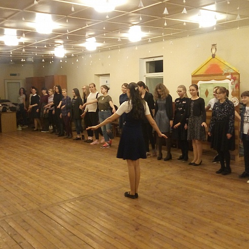 Очередная репетиция Сретенского бала состоялась вчера в Доме Причта Троицкого Собора Псковского Кремля