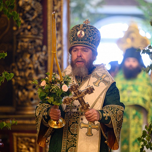Престольный праздник, день Святой Живоначальной Троицы, молитвенно отметили в Свято-Троицком кафедральном соборе города Пскова 
