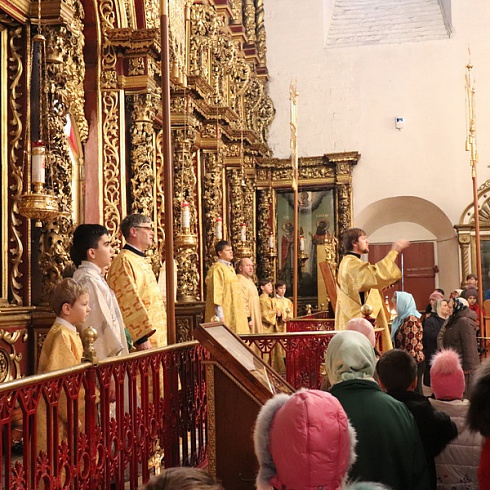 2 февраля, в Неделю 34-ю по Пятидесятнице, Божественную литургию в Свято-Троицком кафедральном соборе г. Пскова совершил настоятель собора иеромонах Алексий (Годлевский)