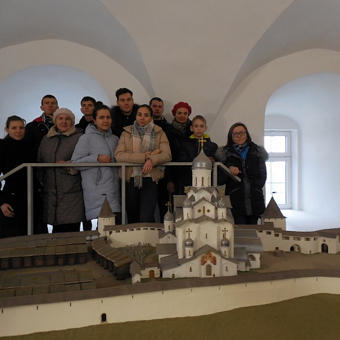 Студенты-историки из Луганска и Стерлитамака посетили святые места Псковской земли