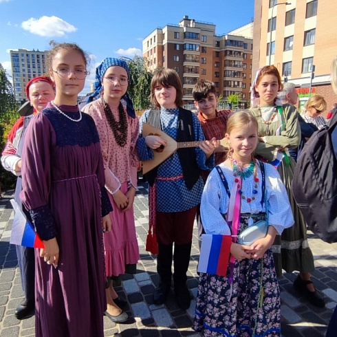 Коллекцию "Троица" на фестивале "Аннинское раздолье" представили участники проекта "Истоки"