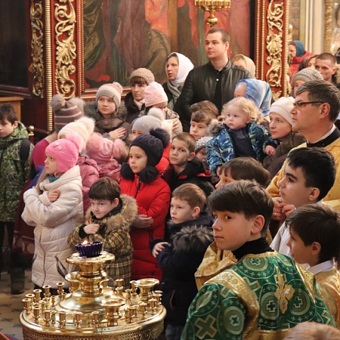 2 февраля, в Неделю 34-ю по Пятидесятнице, Божественную литургию в Свято-Троицком кафедральном соборе г. Пскова совершил настоятель собора иеромонах Алексий (Годлевский)