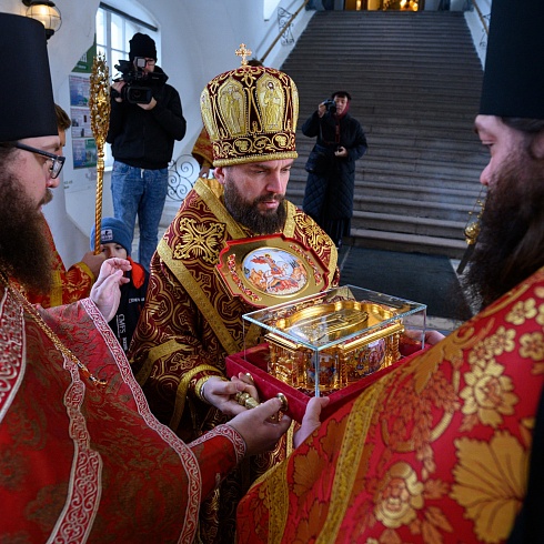 Ковчег с мощами святого великомученика Георгия Победоносца прибыл на Псковскую землю