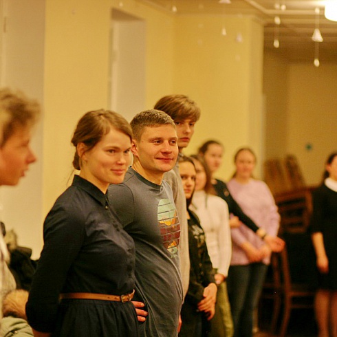 Очередная репетиция Сретенского бала состоялась вчера в Доме Причта Троицкого Собора Псковского Кремля